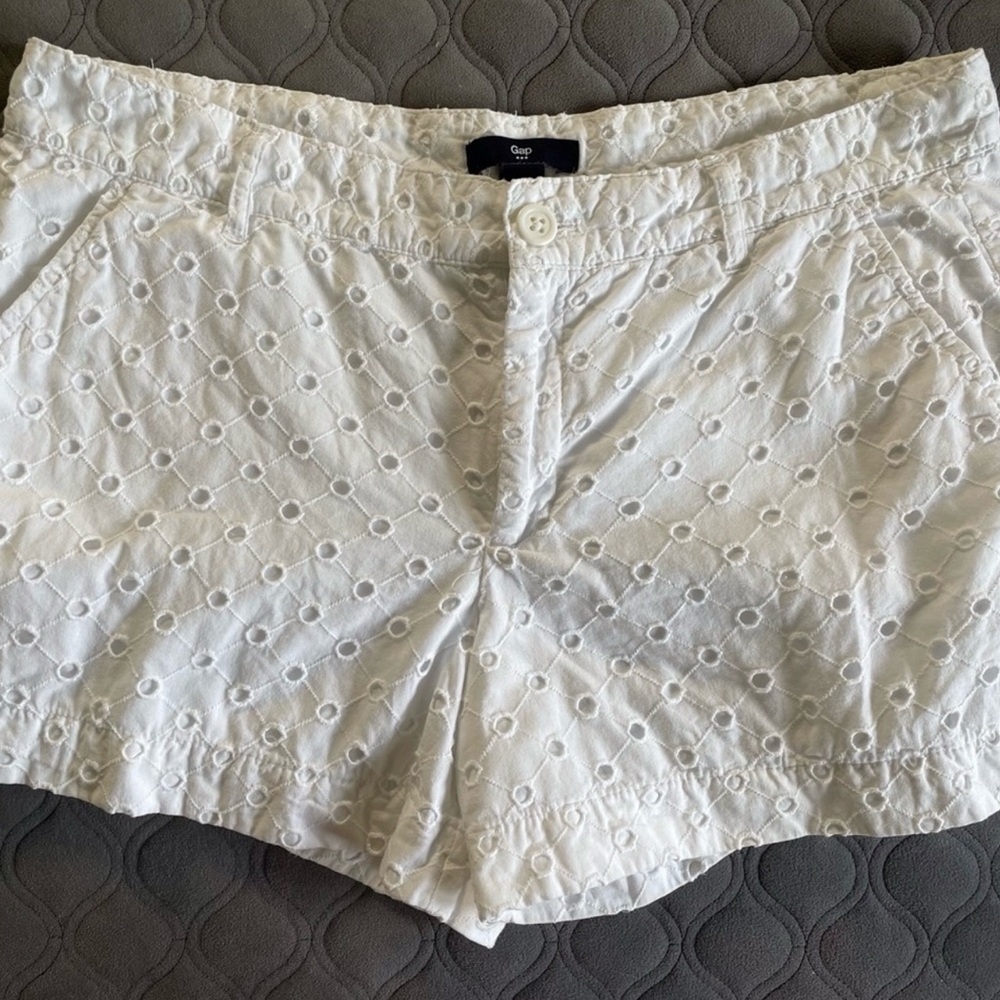 GAP Women's Eyelet Lace Shorts